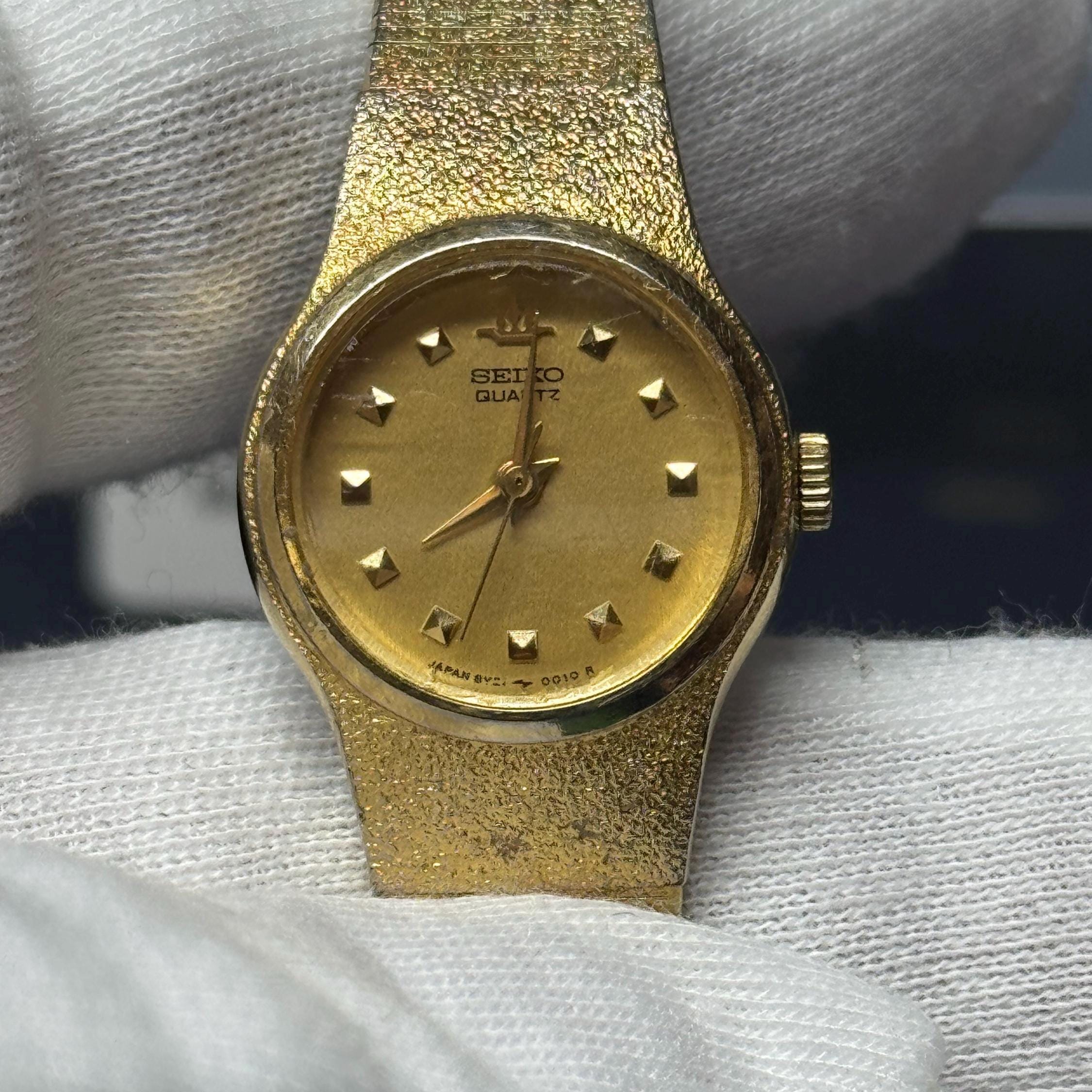 Dainty Vintage Seiko Credor Quartz Watch – Textured Gold Bracelet 