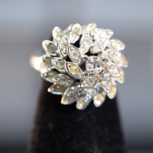 Silverfärgad blommig ring med strass, uttalandering med lövkluster, storlek 6