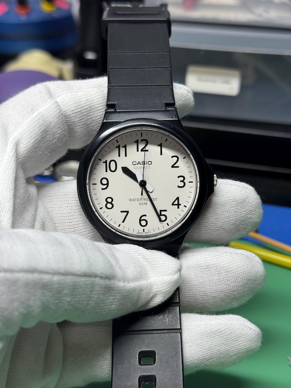 Vintage Casio Ladies Watch – Oversized White Dial | 50M Water Resistant | 1990s Retro Bold Style