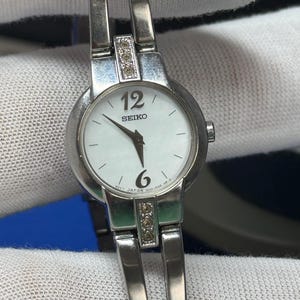 Vintage Ladies Seiko Quartz Watch – 1N00-0SJO | Diamond Accents | Japan Movement | Stainless Steel Bracelet