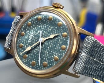 Rare Green Dial Vintage Ladies Timex With Bumble Bee Denim  display picture 1