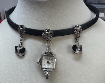 Collier ras de cou pour montre vintage - Montre cocktail unique en son genre avec breloques couronne, bracelet en cuir réglable