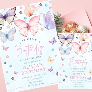 Puede incluir: Una invitaci&oacute;n de cumplea&ntilde;os azul y rosa con un dise&ntilde;o de mariposa de acuarela. La invitaci&oacute;n dice "&iexcl;Nuestra peque&ntilde;a mariposa cumple un a&ntilde;o!" e incluye el texto "El cumplea&ntilde;os de Olivia".