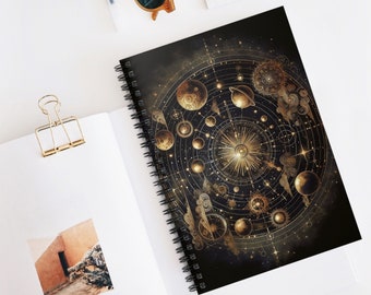 Puede incluir: Una libreta espiral negra con un diseño celestial dorado y negro. El diseño presenta un sol con rayos, planetas y estrellas. La libreta es perfecta para llevar un diario, tomar notas o hacer bocetos.