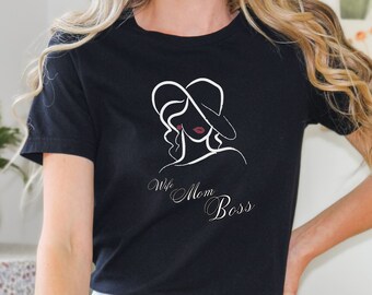 Camiseta gráfica para mujer moderna, estilo jersey, ideal para esposa, mamá y jefa.