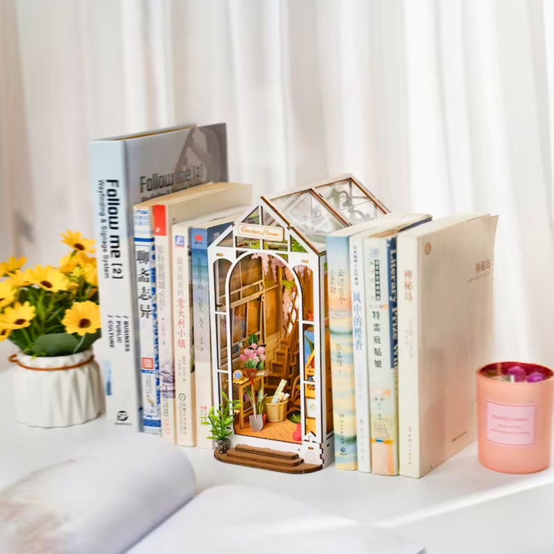 Kit DIY Book Nook - Maquette 3D Miniature Bibliothèque Avec LED - 888 Pièces En Bois - Décor étagère, Cadeau Créatif 14 Ans Et + - 7