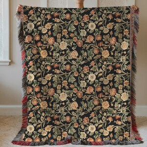 Floral Woven Blanket, Cozy Throw for Home Décor, Vintage Style Bedspread, Gift for Housewarming, Boho Room Accent, Warm Tapestry Blanket