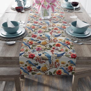 Bluebirds Floral Tischläufer, Frühling / Sommer Küchen Tischdekoration, Thanksgiving Tischläufer, Baumwolle oder Poly Tischwäsche, Gedruckt Design