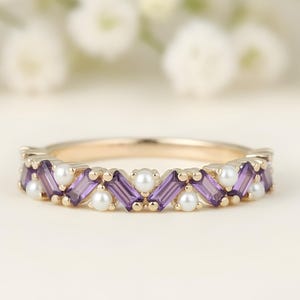 Gold Baguette Amethyst and Pearl Band Ring, Dainty Vintage Stackable Ring, Purple Gemstone Gold Ring Gift for Her, Art Deco Bridal Jewelry