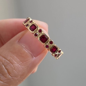 Alliance vintage en rubis : bague en argent sterling de taille princesse