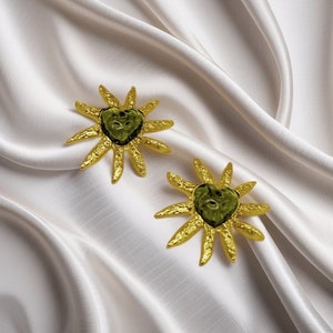 Big Heart Flower Metal Stud Earrings Geometric Resin Gold Color for Women Vintage French Jewelry