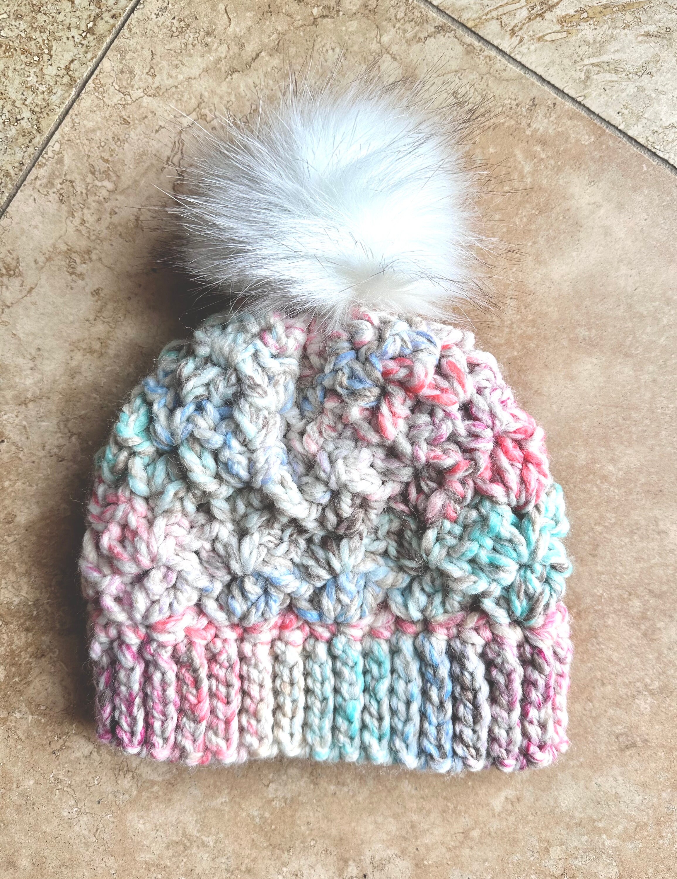 Bonnet D'hiver Tricoté Main Pour Petite Fille - Taille Unique Extensible - Violet - Neuf Sans étiquette