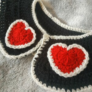 Col noir amovible Crocheté avec Cœurs Rouges image 2