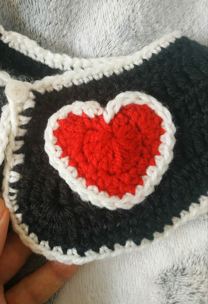 Col noir amovible Crocheté avec Cœurs Rouges image 4