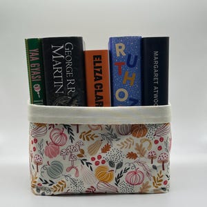 Panier à livres fait main TBR | Organiseur de livre en tissu | Conception de la saison d'automne