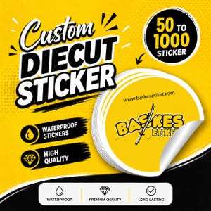 Könnte beinhalten: Ein Stapel runder gelber Aufkleber mit einer weißen, abziehbaren Ecke. Das Design zeigt den Text 'BASKES ETIKET' mit einer Katana-Grafik und der Website 'www.baskesetiket.com'. Der Hintergrund enthält 'CUSTOM DIECUT STICKER', '50 TO 1000 STICKER', 'WATERPROOF STICKERS', 'HIGH QUALITY', 'WATERPROOF', 'PREMIUM QUALITY' und 'LONG LASTING'.