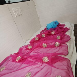 Sari de seda y organza hecho a mano: vestido de boda indio con blusa