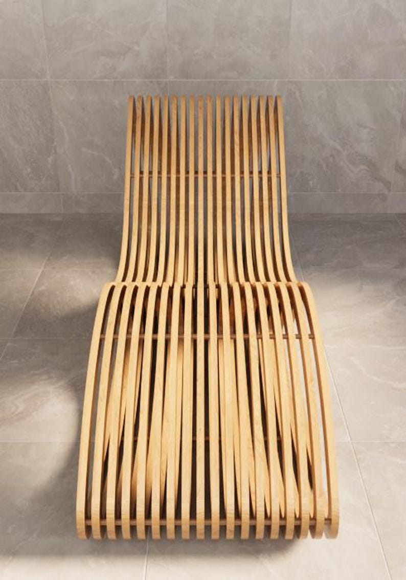 Puede incluir: Silla de madera moderna con dise&ntilde;o de listones. La silla est&aacute; construida con madera de color claro y presenta listones curvos para el respaldo y el asiento. La silla est&aacute; dise&ntilde;ada para la comodidad y el estilo, adecuada para uso en interiores o exteriores.