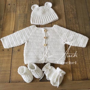 Ensemble cadeau au crochet pour bébé de 0 à 3 mois - Bonnet, chaussons, gilet, mitaines (PDF)