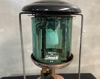 1960年代のコールマン カナダ ランタン 200：ヴィンテージレッド