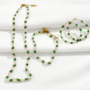 Beaded White Daisy Jewelry Set: Boho Floral Necklace & Bracelet