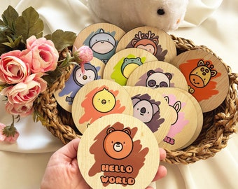 Kundenspezifische hölzerne Baby-Meilensteinscheiben: Tier-Designs, Hello-World-Zeichen