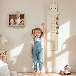 Houten groeimeter, hoogtemeter meisje, muurdecoratie eenhoorn, kinderkamerdecoratie, gepersonaliseerde verjaardagscadeau meisje, kindercadeau op maat gemaakt