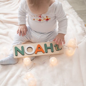 Nom du puzzle en bois pour bébé Cadeau personnalisé pour tout-petit de 1 an Tableau Occupé Montessori pour enfants Cadeaux jouets en bois personnalisés pour baby shower image 5