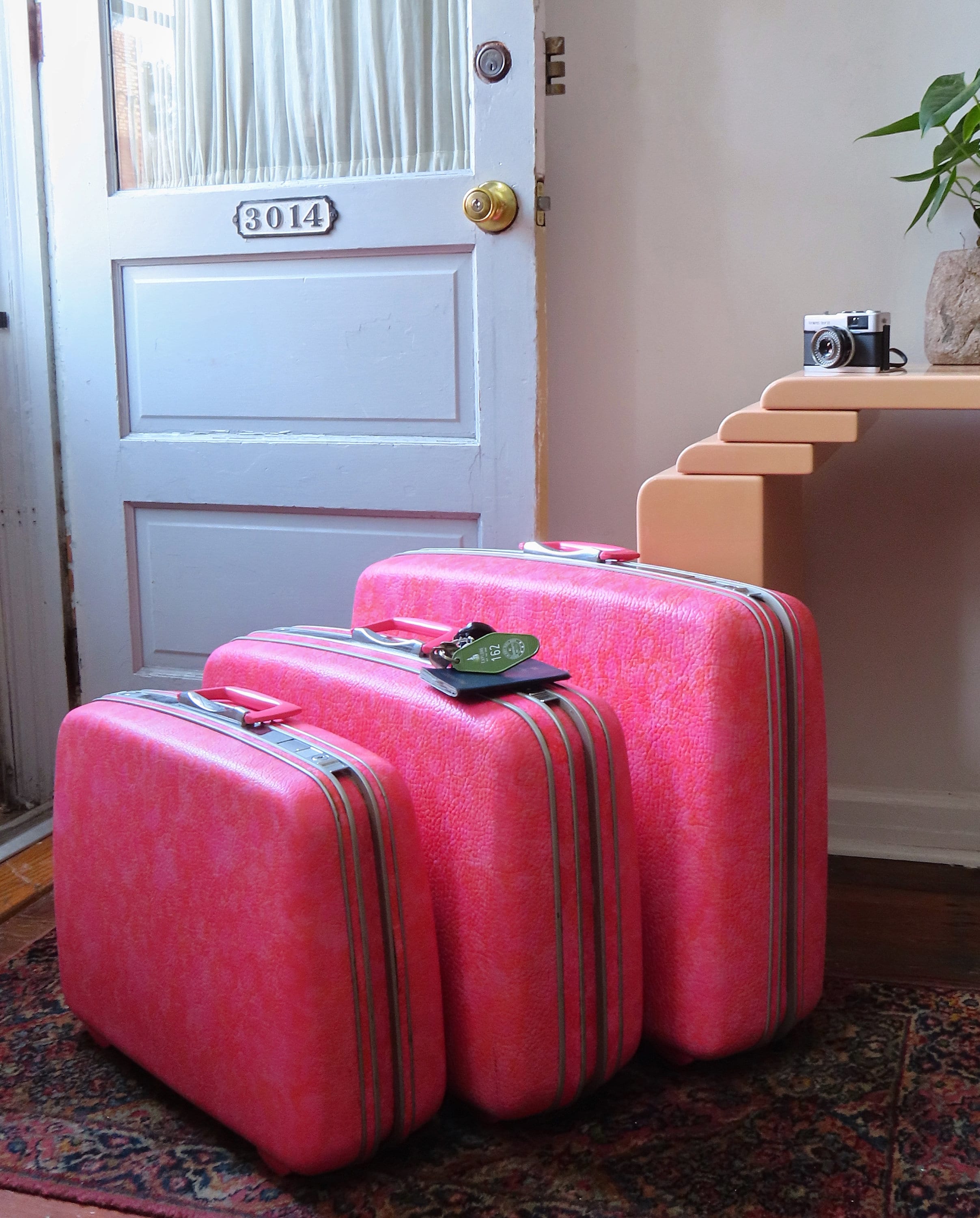 1960s Vintage Samsonite Silhouette Luggage Set in Marbled Hot Pink