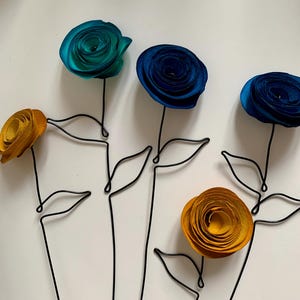 Fiore decorativo in carta riciclata fatta a mano, da parete o da vaso, leggero e sostenibile, disponibile in vari colori