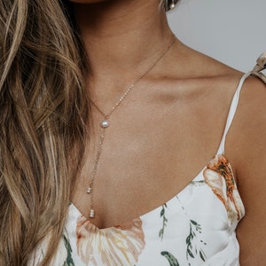 Dainty Lariat Necklace with Freshwater Pearls - Modern Bridal Jewelry Minimalist  Bride - 14k gold filled or sterling silver - Gifts for her