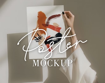 Poster mockup persoon PSD, ISO A4 poster mock up vrouw met print, eenvoudige minimale lege papier blanco muur kunst, close-up hand met schaduw,