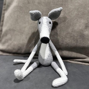 Bambola all&#39;uncinetto ispirata a Whippet, Greyhound e Borzoi: regalo ideale per gli amanti dei cani