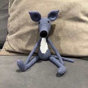 Adorabile peluche a forma di levriero - Regalo artigianale all&#39;uncinetto per gli amanti dei cani