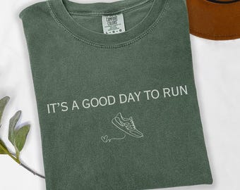 Cute Running Shirt, Good Day to Run Running Gifts, Minimalist Women Half Marathon Training Gift, Runner Wife Gift, Gifts for Runners