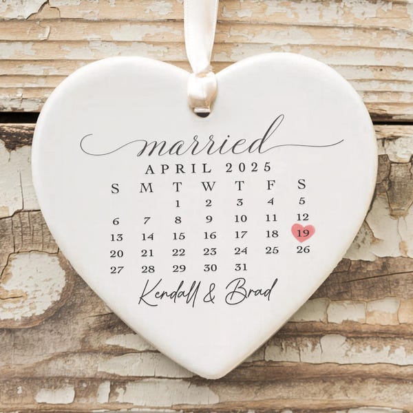 Married Ornament Calendar Gift - Personalized Calendar Ornament Wedding Gift - Custom Wedding Date Anniversary Ornament