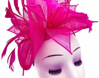 Nuevo Tocado Fucsia Diadema y Clip Sinamay con Plumas Forma Asimétrica Bodas Royal Ascot Kentucky