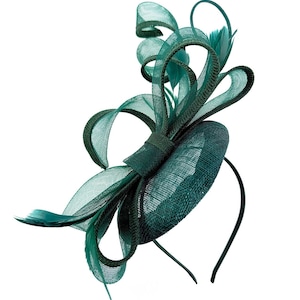 Dunkelgrün Fascinator Haarreif und Clip Sinamay mit Federn Runde Form Hochzeiten Royal Ascot Derby Pillbox Hut
