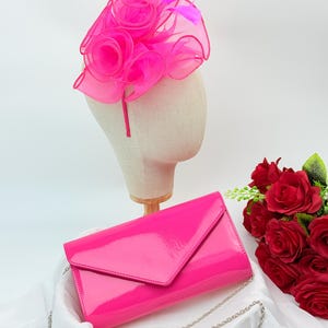 Neuer Fuchsia Fascinator-Hut und Fuchsia Abend-Clutch-Tasche im Set - Hochzeiten Rassen Ascot Derby Vancouver Cup