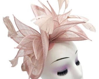 Nouveau fascinateur rose poudré clair avec bandeau à fleurs et chapeau de mariage à clip Royal Ascot Ladies Day Hatinator