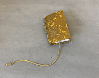 Mini carnet de notes de style oriental recouvert de brocart doré