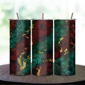 Schlangenmuster-Becherfolie (PNG) | Sublimationsdesign für schmale 20-oz-Becher | Goldmarmor, Smaragdgrün & Granatrot | Luxuriöse Weihnachtsfarben