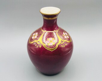 Vintage Toyo magenta bud vase