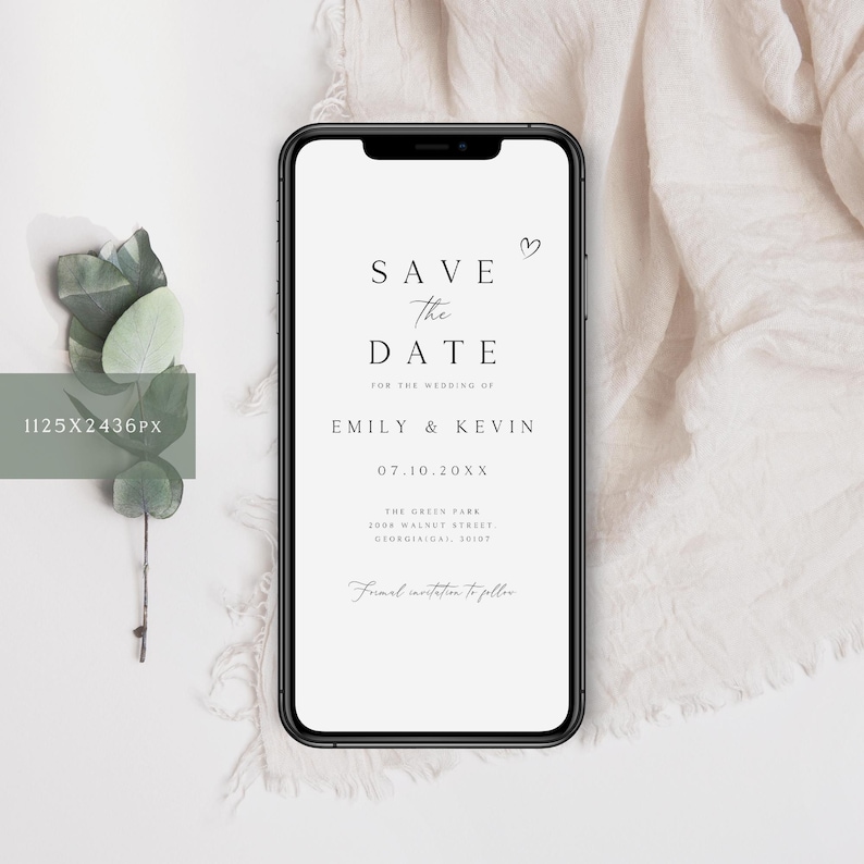 Puede incluir: Una tarjeta blanca de guardar la fecha en la pantalla de un tel&eacute;fono inteligente. La tarjeta tiene un dise&ntilde;o minimalista con el texto "Save the Date" en una fuente simple. Los nombres "Emily & Kevin" y la fecha "07.10.20XX" tambi&eacute;n est&aacute;n incluidos. La tarjeta tambi&eacute;n incluye la ubicaci&oacute;n "The Green Park, 2008 Walnut Street, Georgiaca, 2018T" y el texto "Formal invitation to follow."