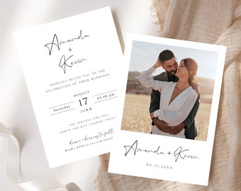 Pode incluir: Convite de casamento com fundo branco e texto preto. O convite apresenta os nomes Amanda e Kevin, a data 17 de agosto de 20XX e a hora 17:00. O convite também inclui o local do casamento, The Pergola and Hill, North End Way, Londres, Inglaterra. O convite inclui o texto "Joyfully invite you to the celebration of their marriage". O convite também inclui o texto "dinner & dancing to follow". O convite inclui o texto "Kindly RSVP at xxx.com/amandakevin". O convite também inclui uma foto do casal.