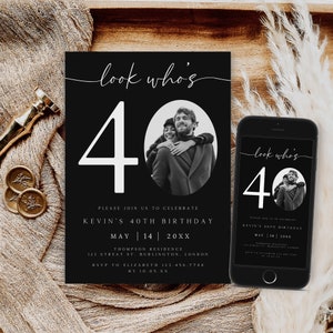 40. Geburtstagseinladung Vorlage, Look Who's 40, Foto 40. Geburtstag einladen, 40 Geburtstagseinladung, schwarz und weiß, 30., 50., AI-52