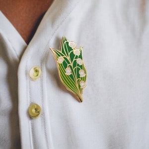 Unisex Hard Enamel Pin Brooch: Vintage Brooch, Enamel Pin Brooch, Flower Lover, Gift for Her, Spring Jewelry, mothers day brooch, Retro Pin