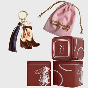 Cowgirl Stiefel Taschenanhänger Geschenk | Cowgirl Geschenk | Country Schlüsselanhänger Geschenk | Cowgirl Dose Geschenk | Cowgirl Geschenkdose | Cowgirl Taschenanhänger schenkbar Zinn