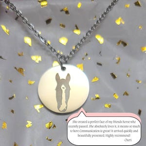 Collar de caballo personalizado – Colgante de caballo grabado con foto – Joyería ecuestre personalizada – Regalo conmemorativo de caballo – Collar de chica con caballo imagen 3