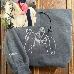Custom Embroidered Horse Sweatshirt – Personalized Horse Portrait Hoodie – Horse Lover Gift – Custom Equestrian Apparel – Horse Girl Sweatsh